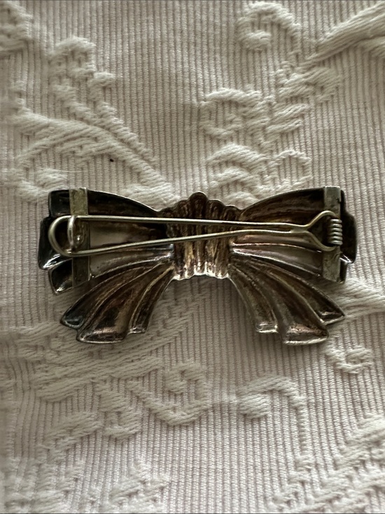 Silver Bow Statement hair clip - Elegant Women’s Accessory